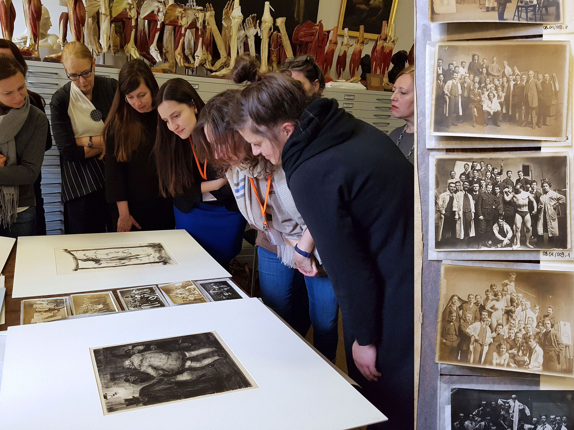 Deutsch-amerikanisches Austauschprogramm PREP für Museumsfachleute. Die Gäste schauen graphische Kunst an.