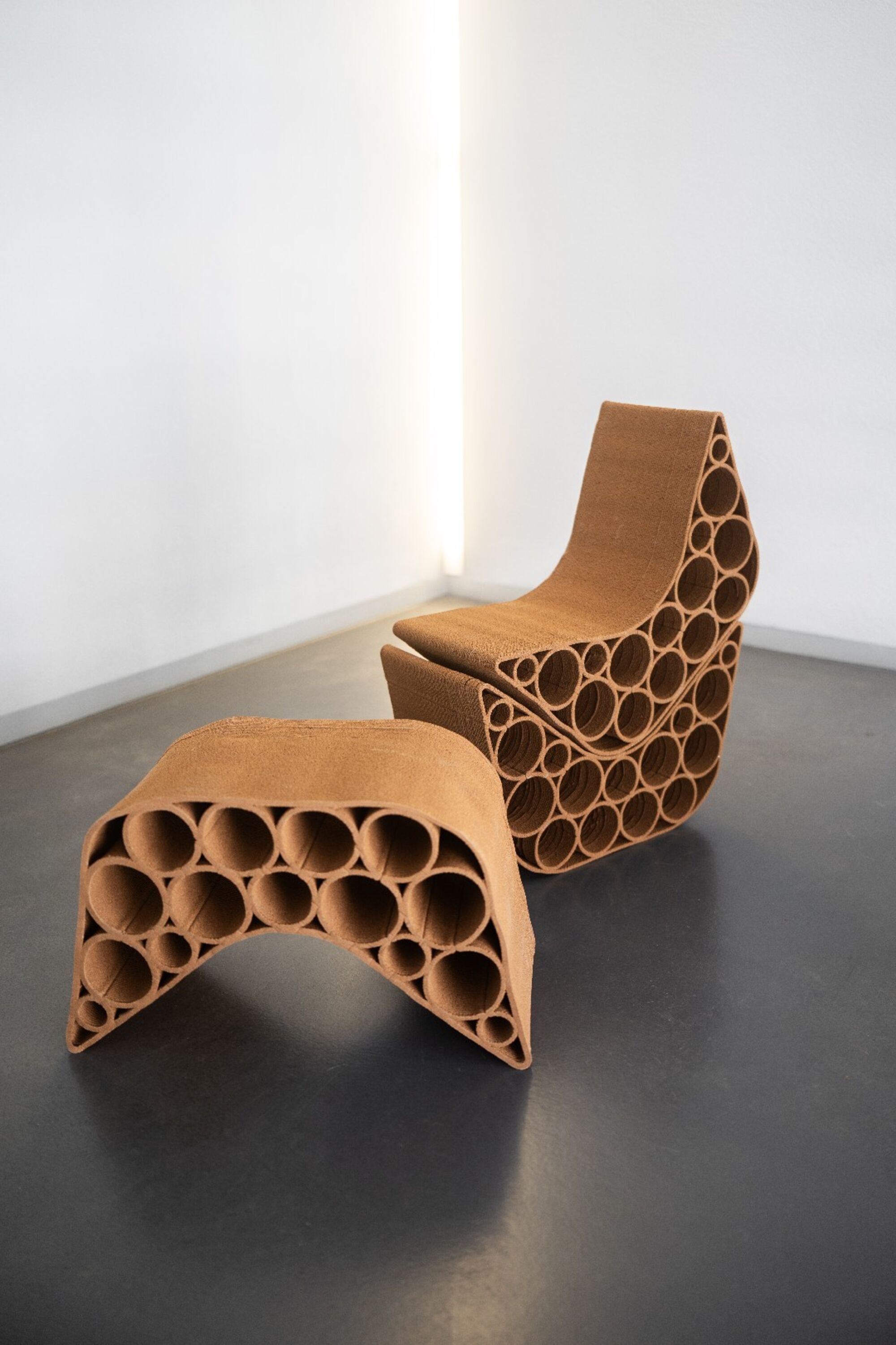 verschiedene 3D gedruckte Sitzmöbel aus nachwachsenden Rohstoffen