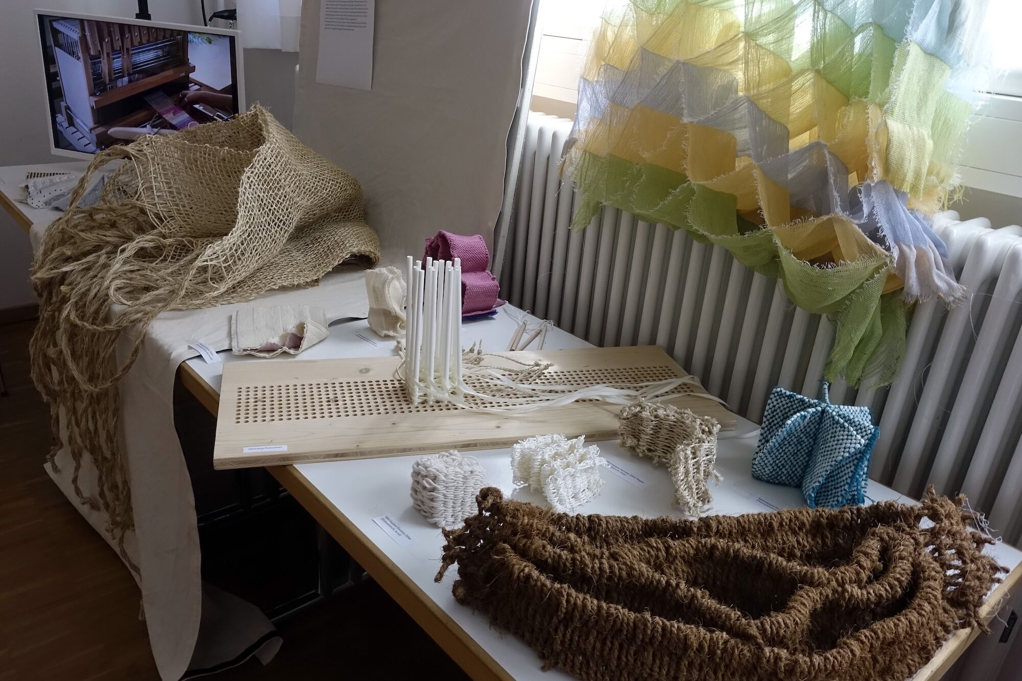 Texitle Materialproben auf einem Tisch