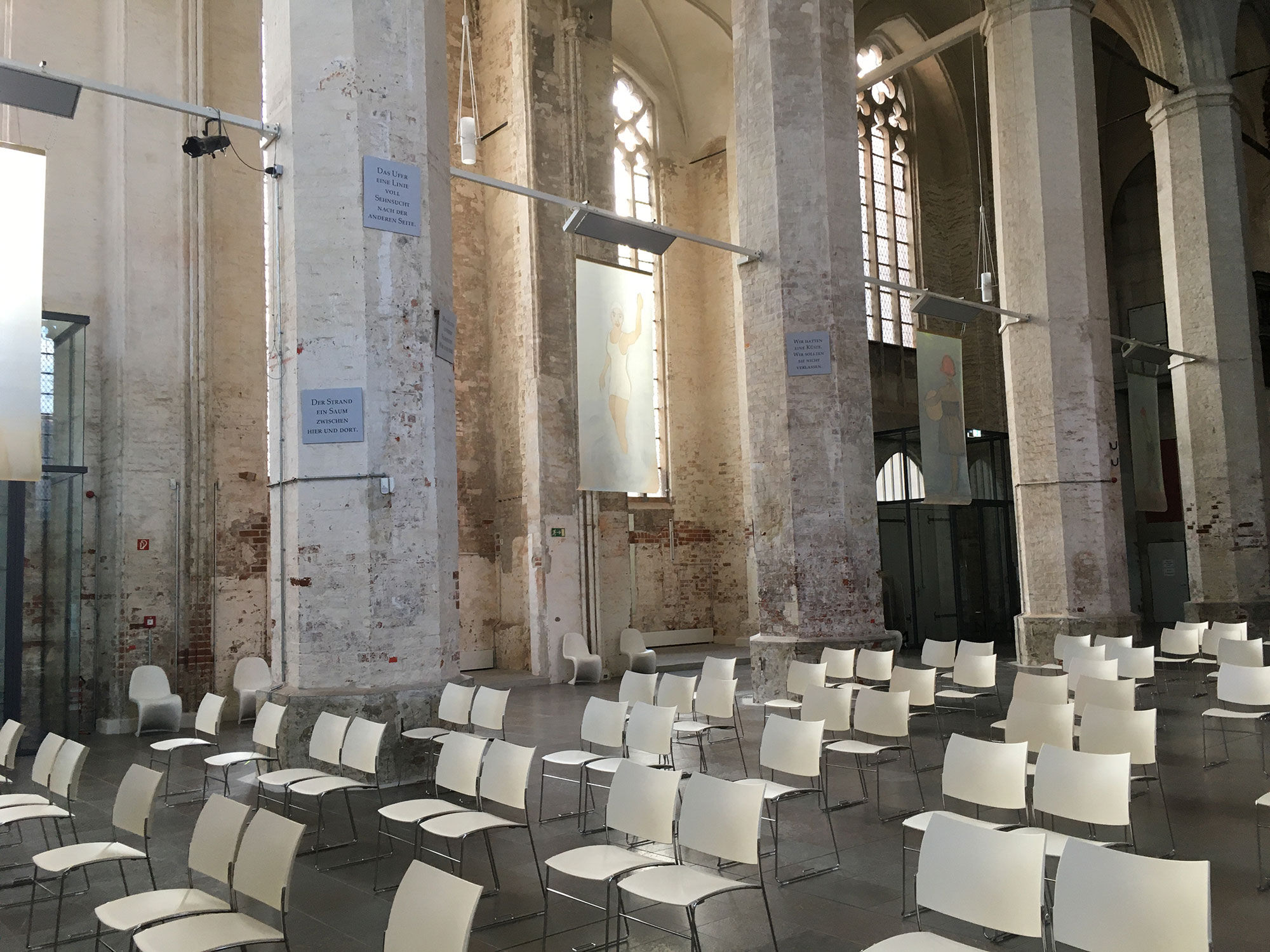 Kirche in Stralsund, Innenraum mit Bestuhlung