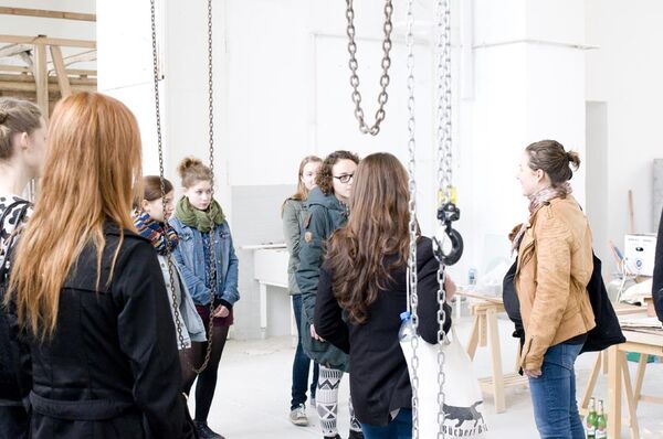DART_Workshop | Besprechung im Atelier DART_Workshop. Studieninteressierte bei der Besprechung in dem Atelier.