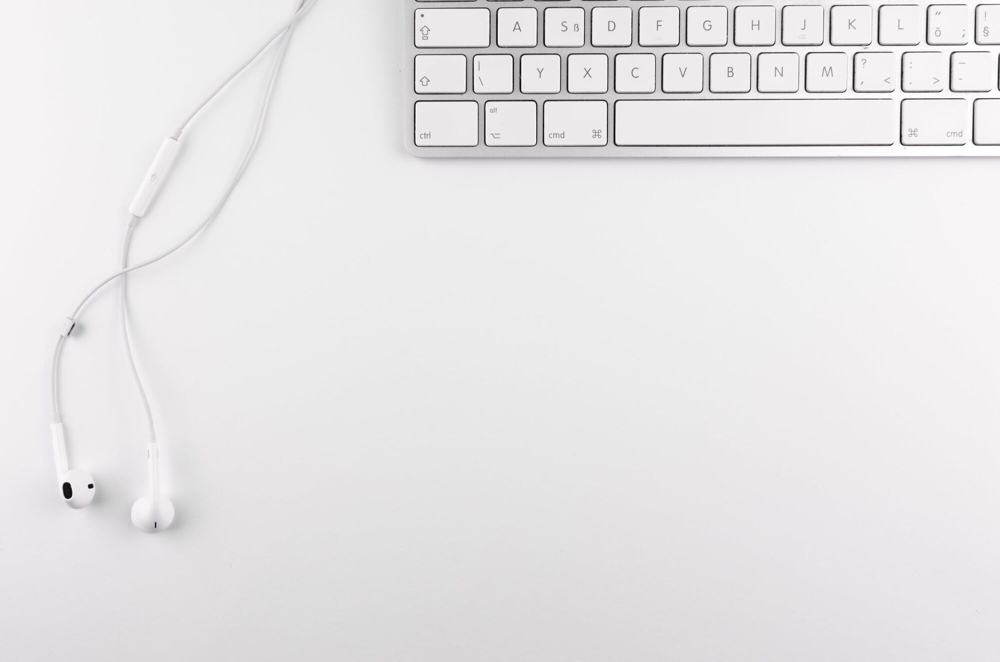Tastatur und Kopfhörer.