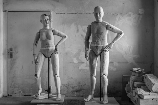 Images two artist dolls (black and white)