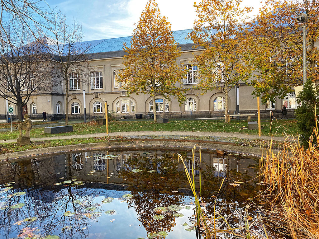Hof Güntzstrasse Teich und Innenhof