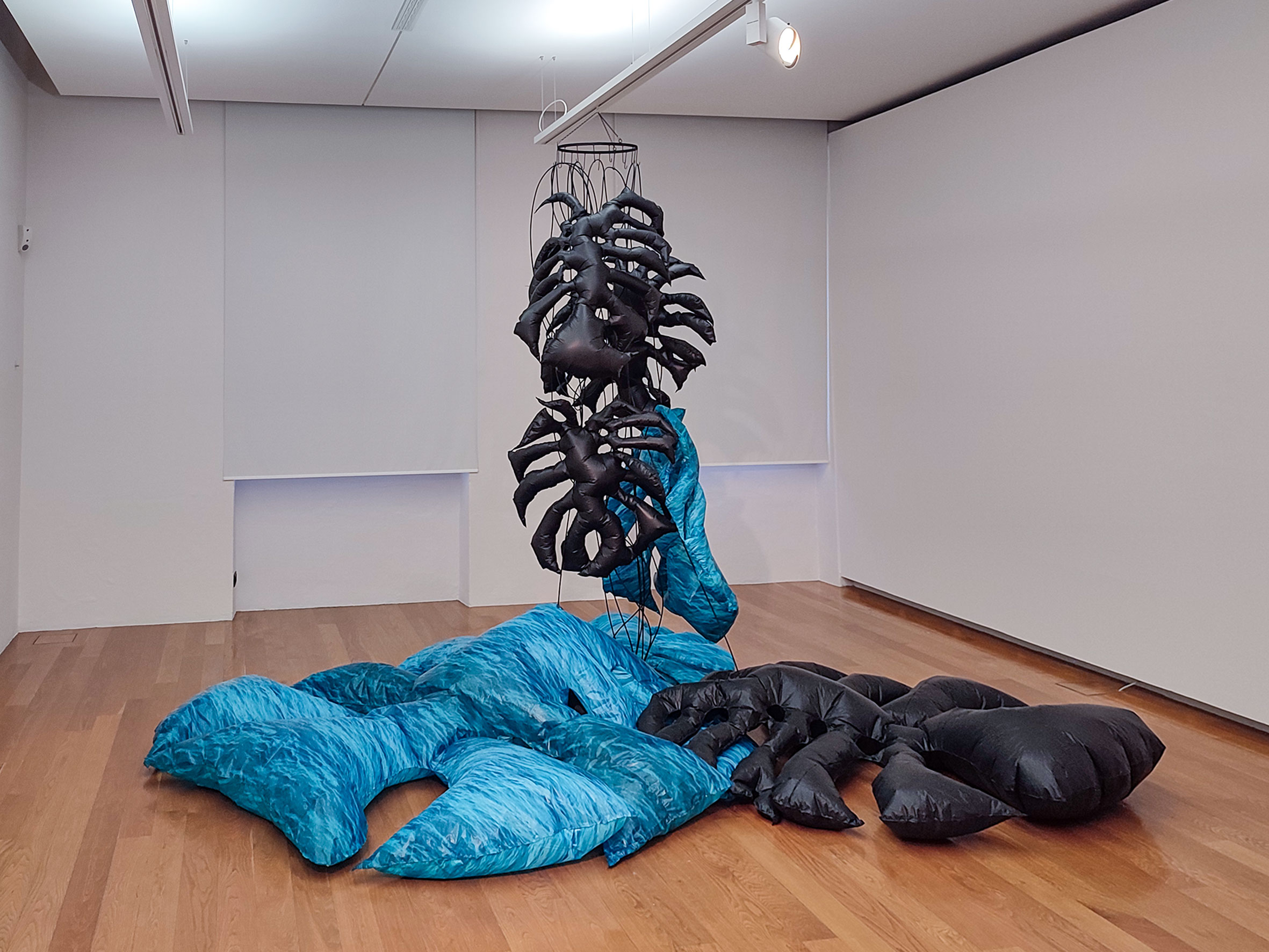 Ausstellungsansicht "Chandelier" Taemen Jung