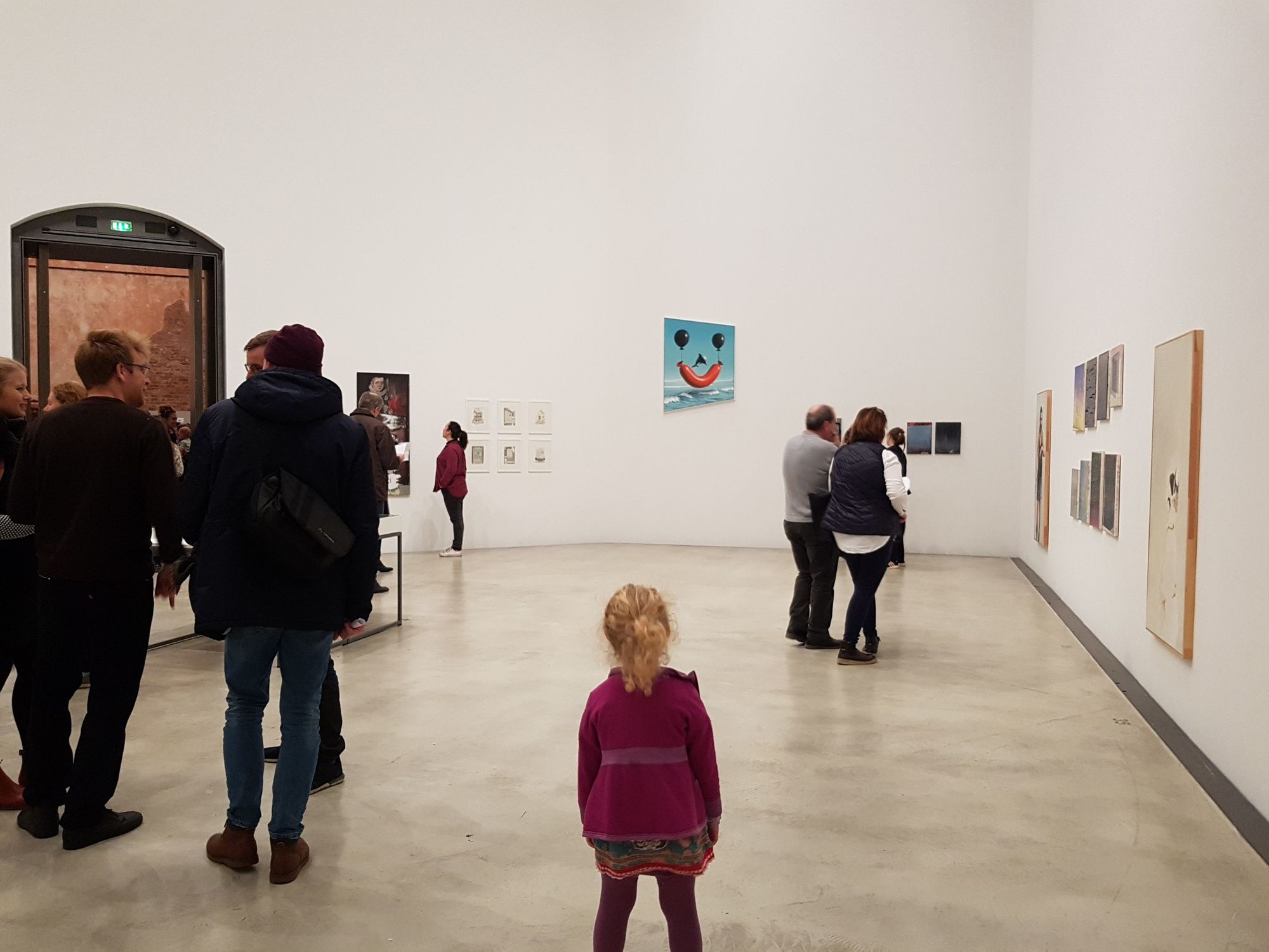 Ausstellung mit Kind