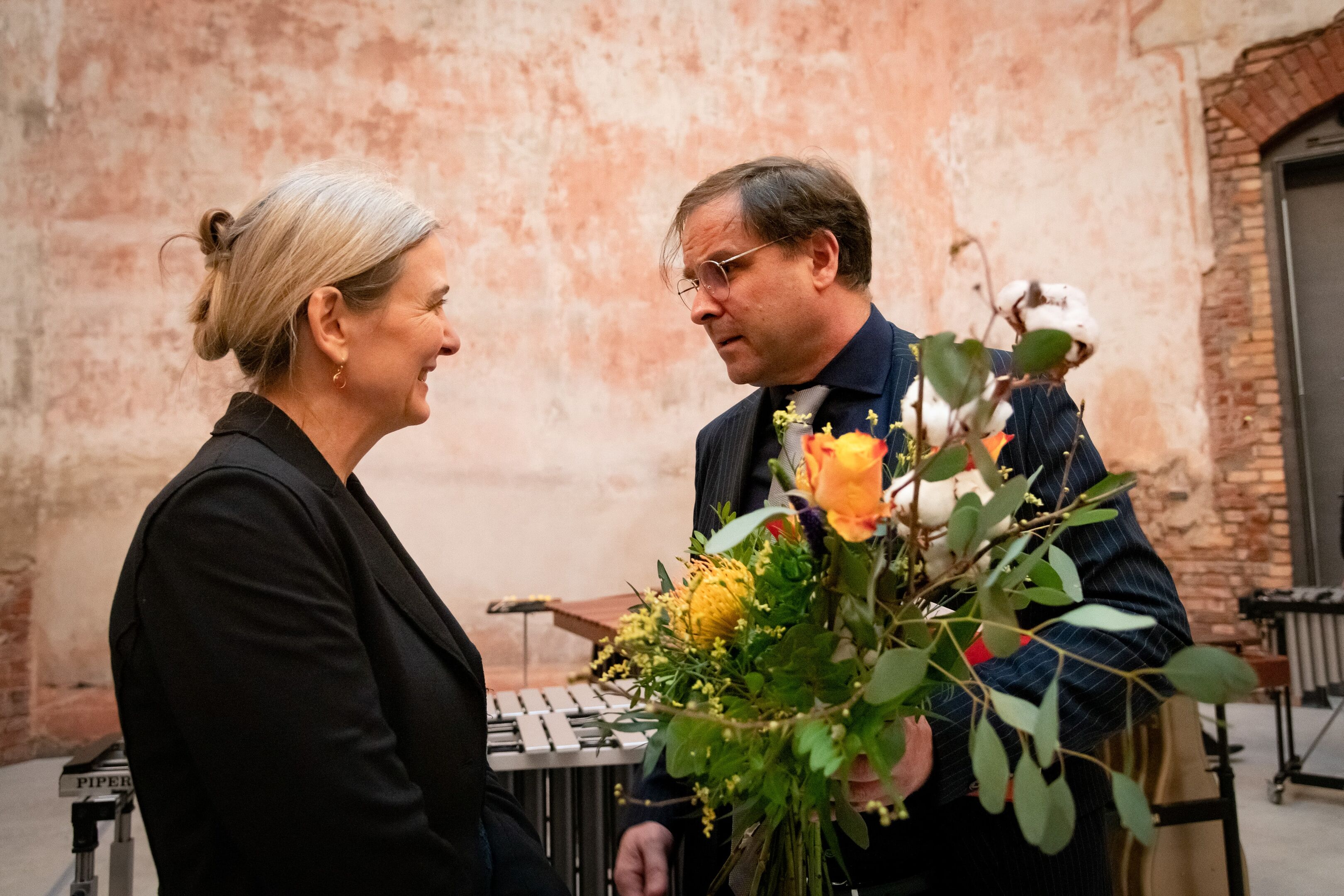 Gratulation mit Prof. Dr. Marion Ackermann