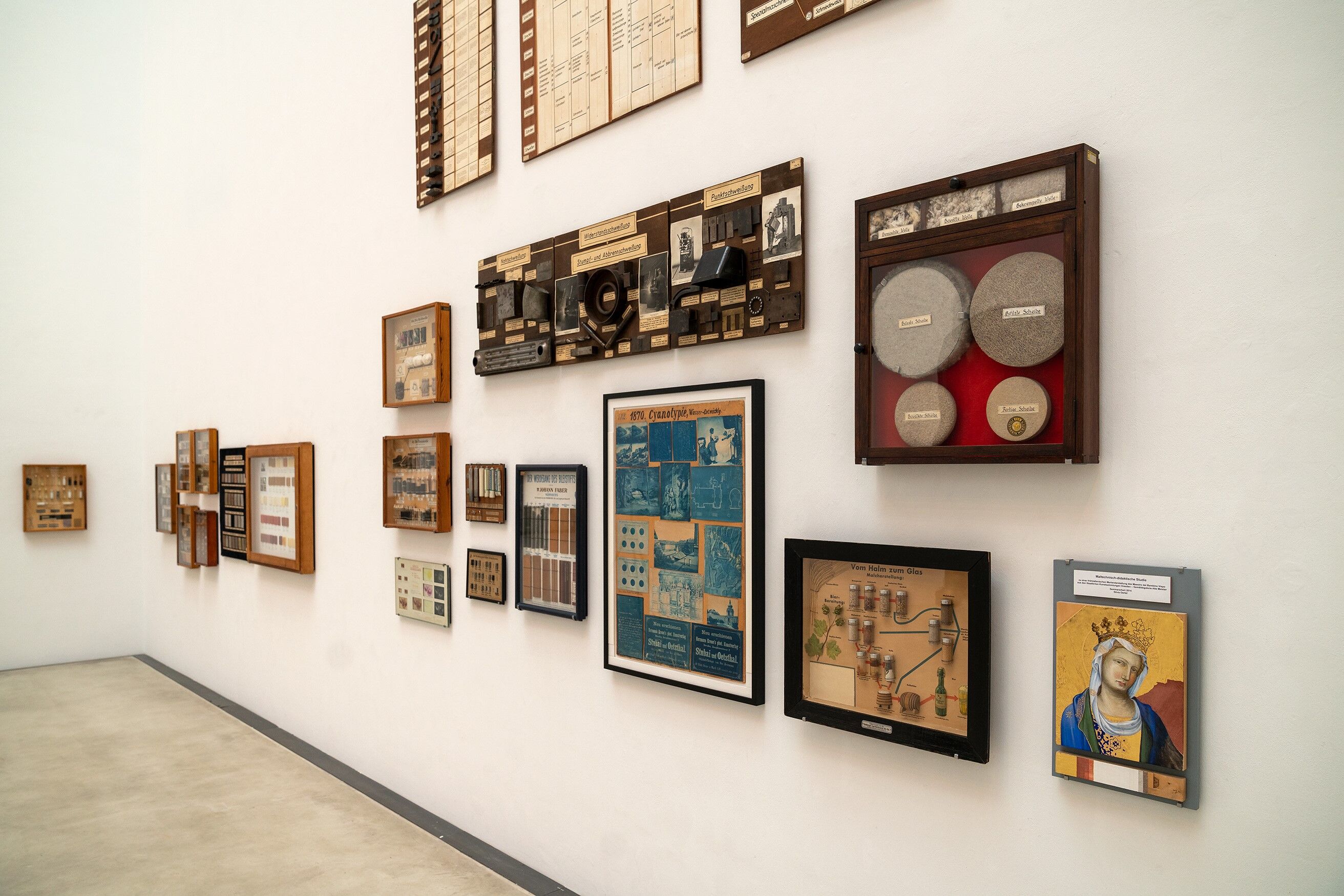 Ausstellungsansicht TIEFE UND FLÄCHE