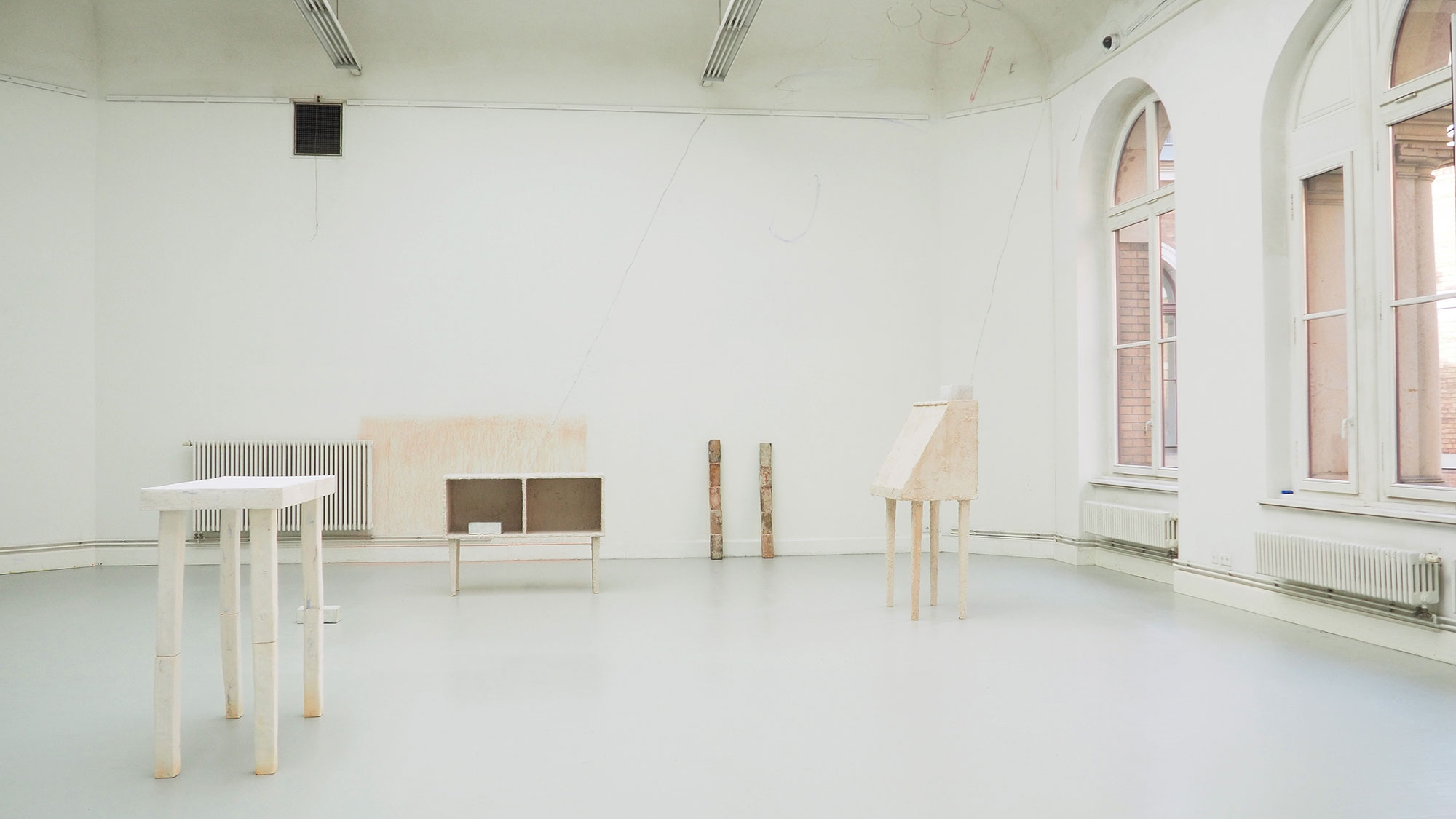 Ausstellungsansicht mit Arbeiten von Valeriya Krasnova