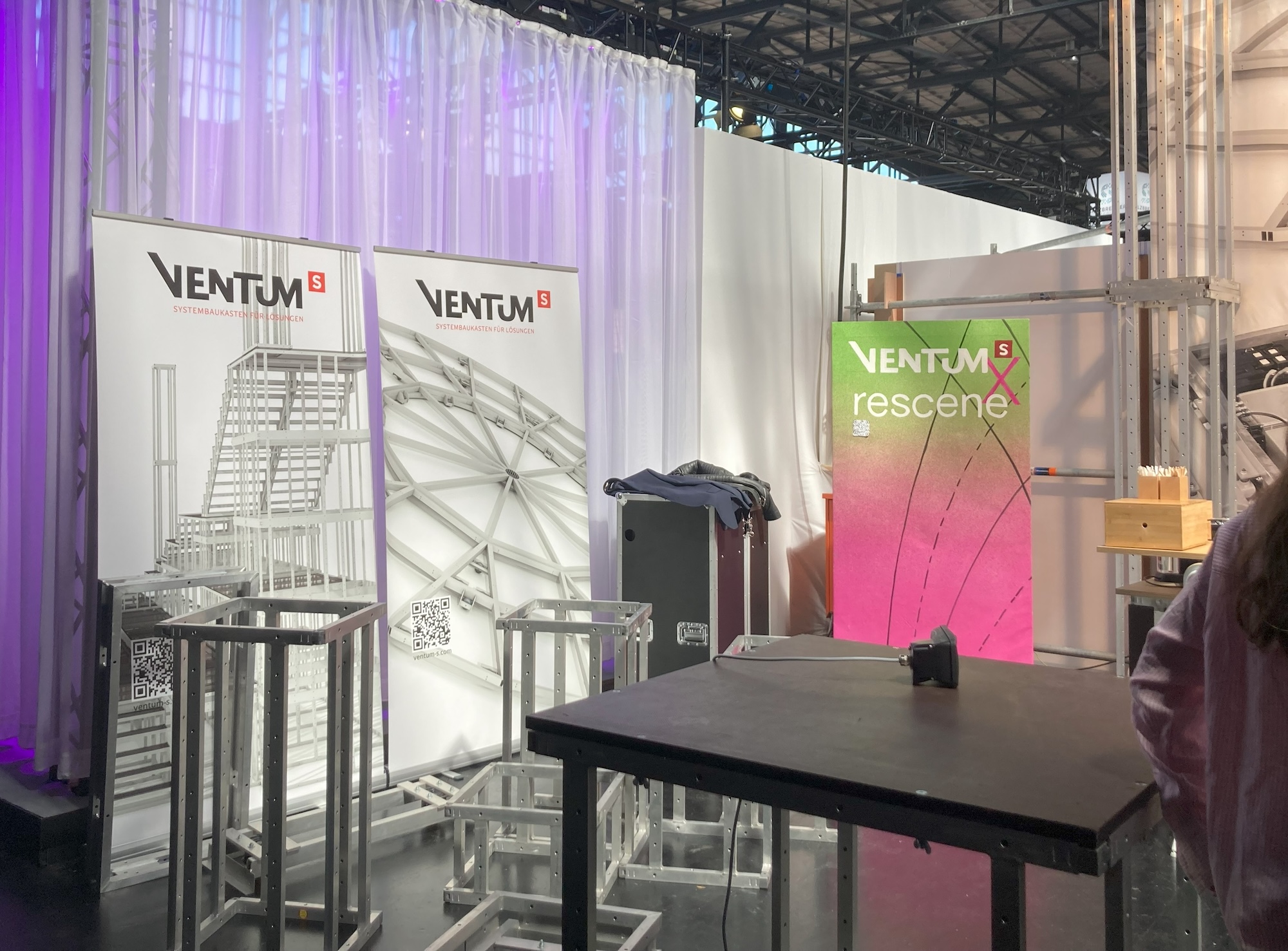 Messestand mit zwei Aufstellern