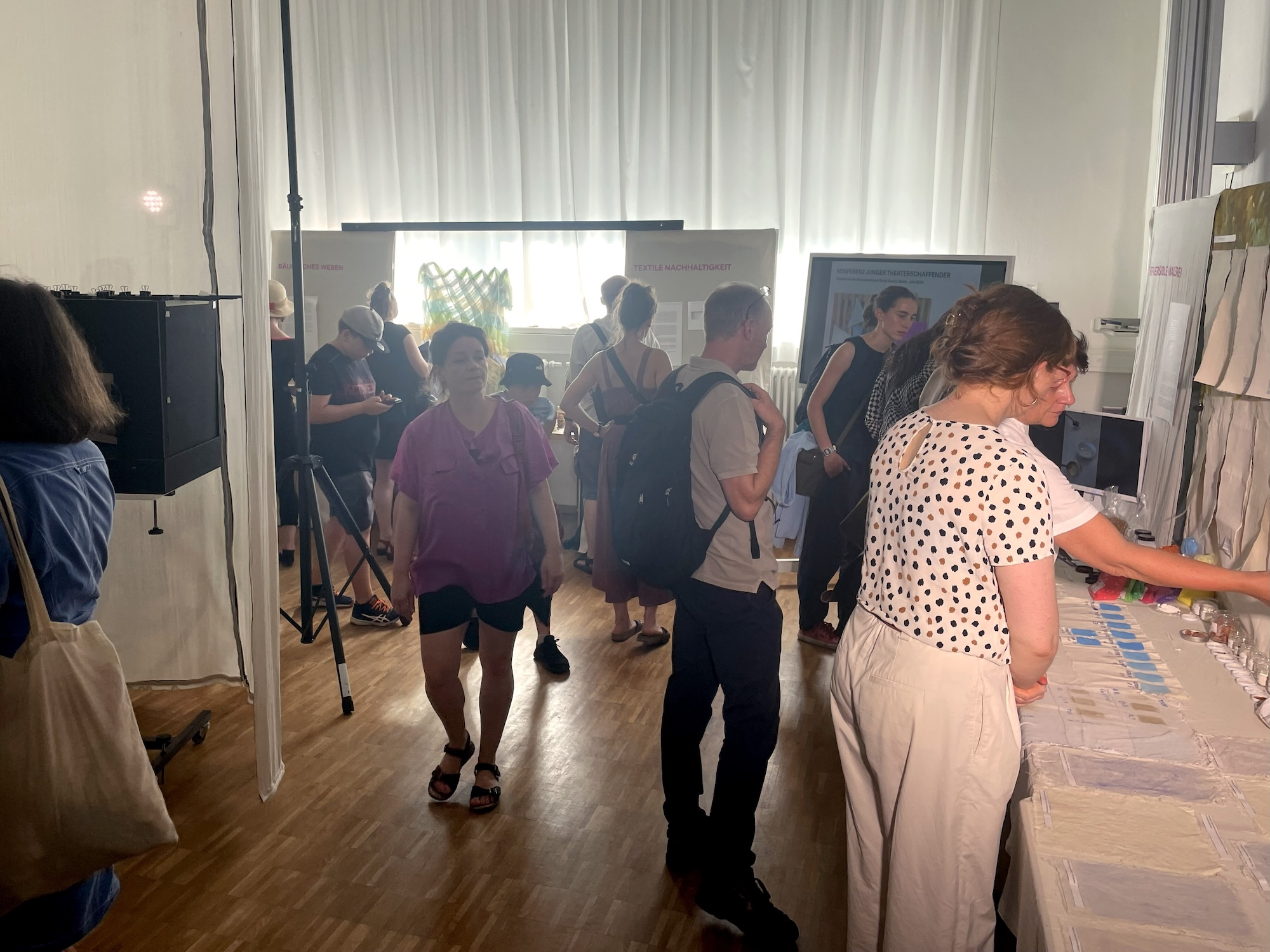 Ausstellung des Forschungsprojekt mit Materialproben