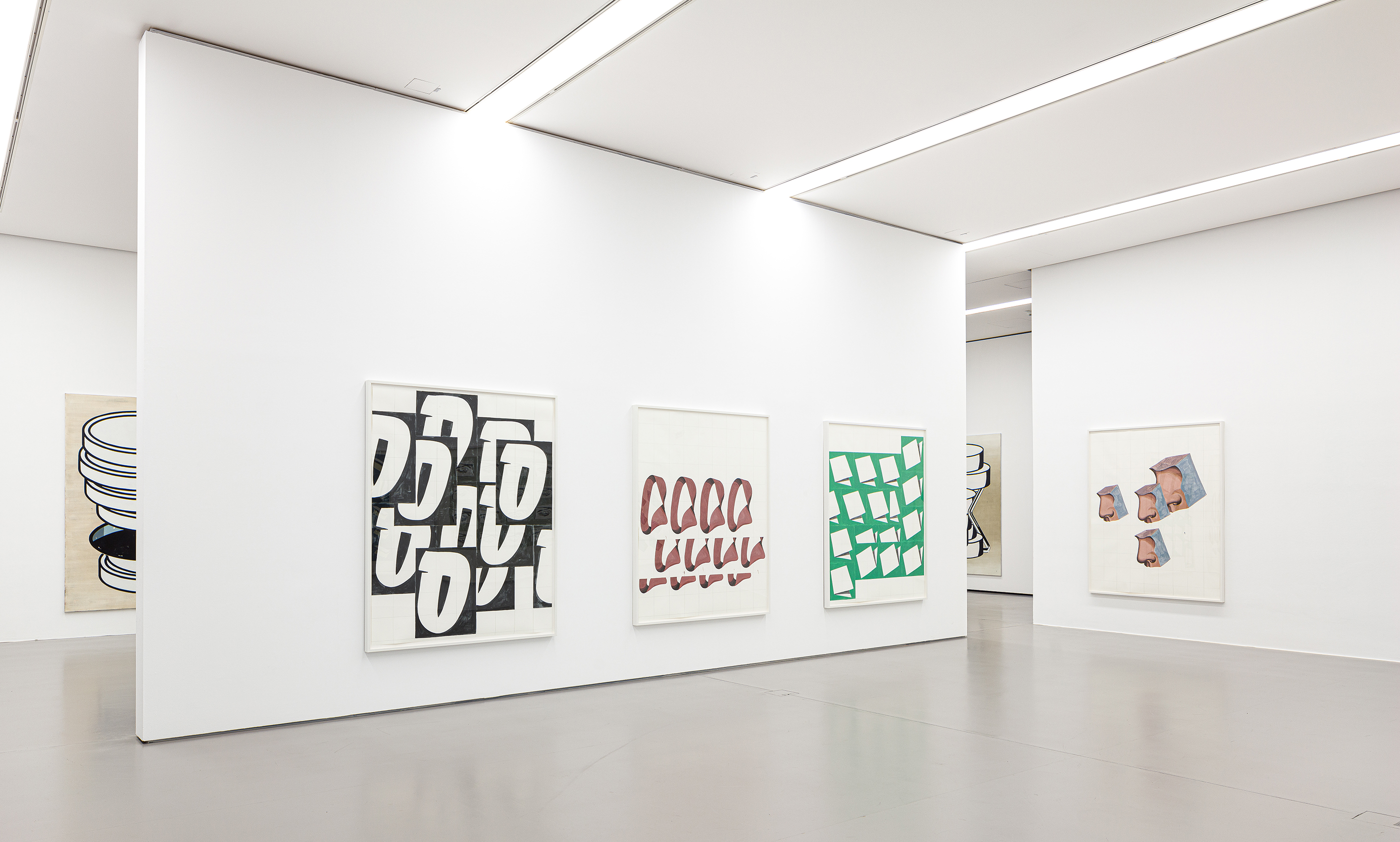 Ausstellungsansicht, weißer Galerieraum mit Malerein von Anne Neukamp