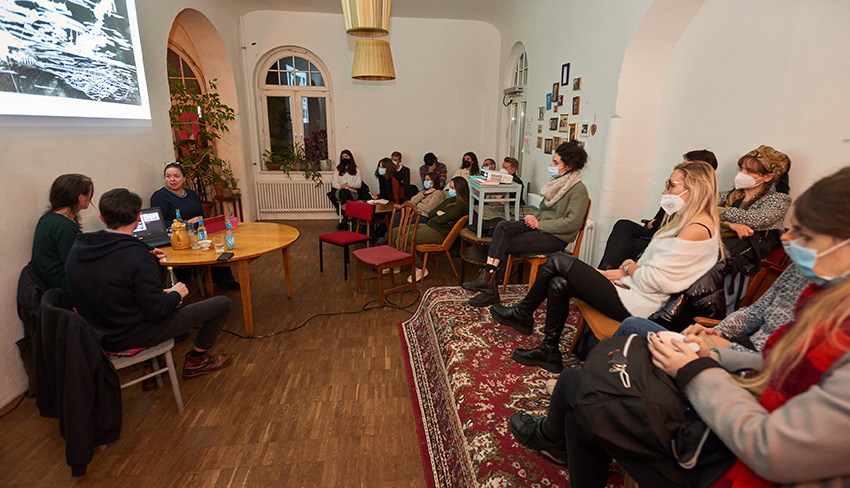 Short_Term_Kuenstlergespraech_Manuel_Frolik_Maja_Dachsel_Susanne_Altmann_Fotos_@Sven_Claus_DSC_2265__2_.jpg